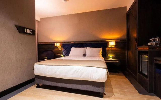 West Door Hotel