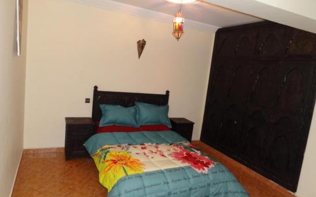 Manis Apartment Set in a Hotel Area