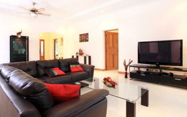 The Chase and Foxlea Executive Villas