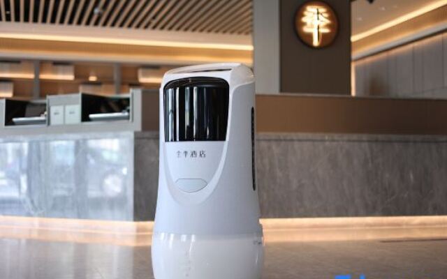 JI Hotel (Shanghai Dishui Lake Subway Station)