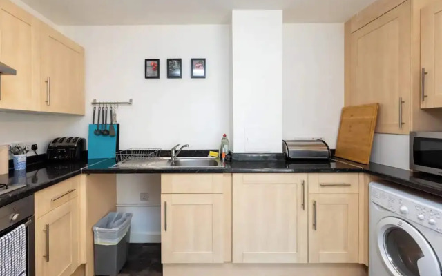 Bright & Airy 1 Bedroom Apartment in Trendy Peckham