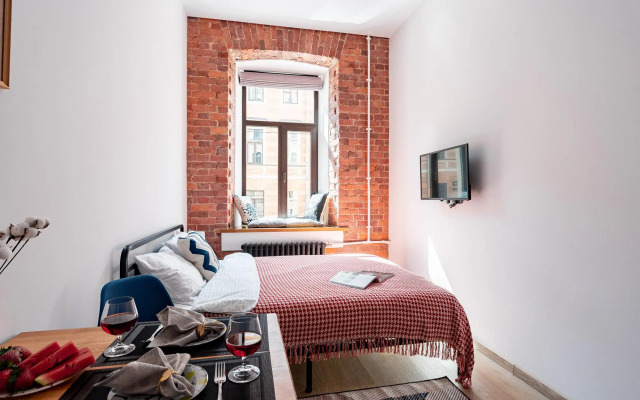 Kamelia Triplet Studio