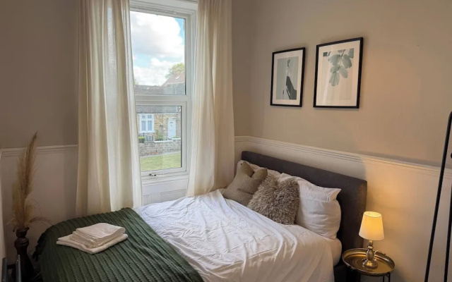 Bright 4-bedroom Maisonette in Gateshead — фото 3