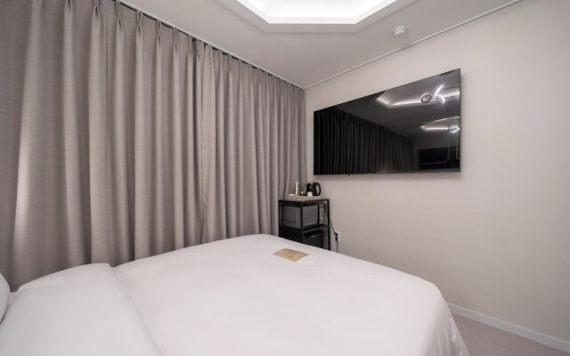 Dk Incheon Airport Hotel