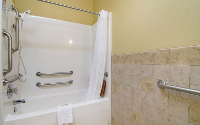 Holiday Inn Express & Suites Olathe South by IHG