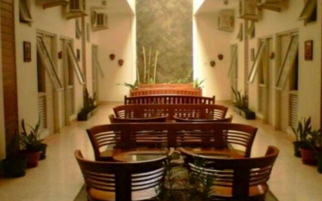Poncowinatan Hotel