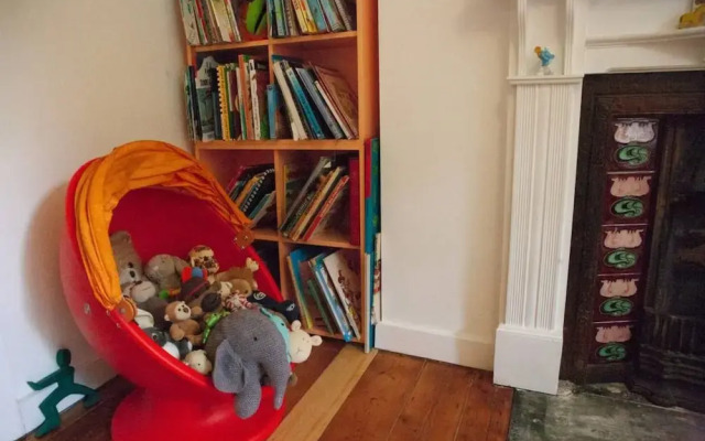 Spacious 3 Bedroom Georgian House in Bristol