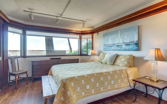 Enchanting Coos Bay Sanctuary w/ Lush Views!