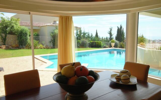 Lavish Villa With Private Swimming Pool