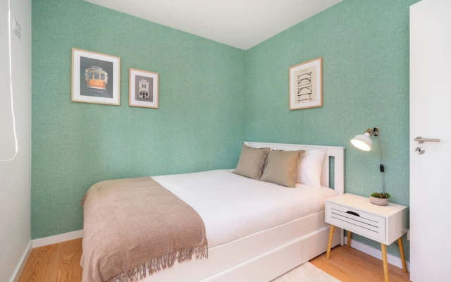 C312 Riverside View Premium Apartment w/ AC & Terrac