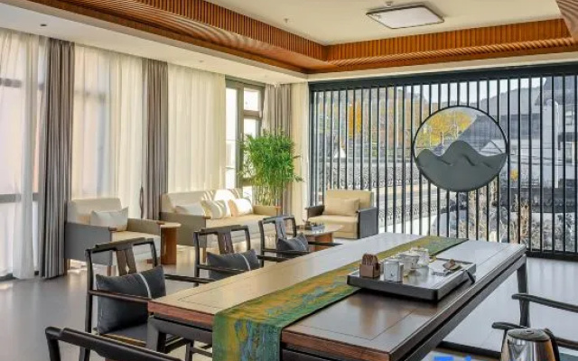 Taihu Qianxi Ju · Hideaway Streamside Secret Realm · Pool Garden Resort Inn