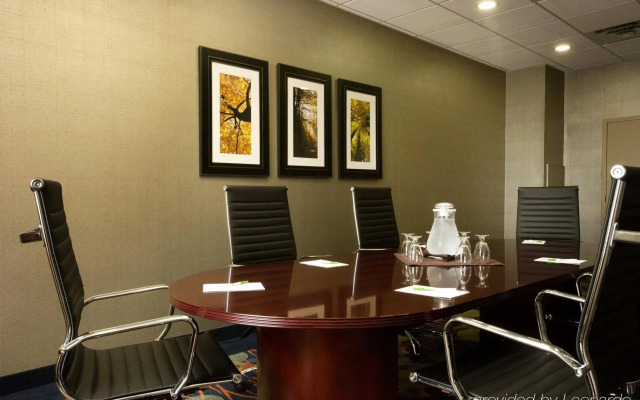 Holiday Inn Hotel & Suites Mississauga by IHG
