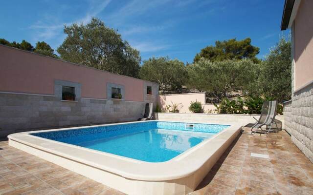 Lovely Holiday Home with Private Swimming Pool in Dalmatia