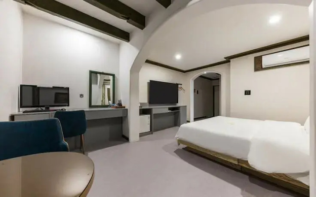 Cheongju Beukmeunro Toronto Hotel