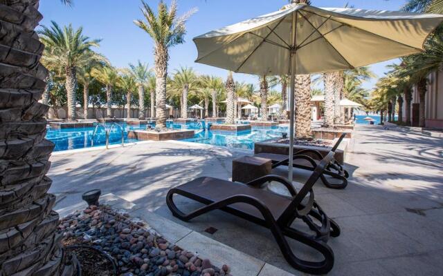 TAJ 5* Palm Jumeirah apartment with beach access