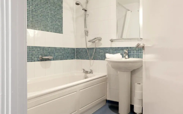 Comfortable And Spacious City Centre Studio Apartment