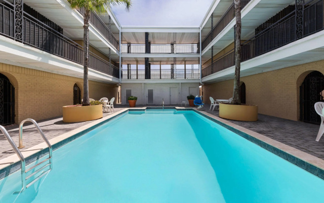 Super 8 by Wyndham New Orleans