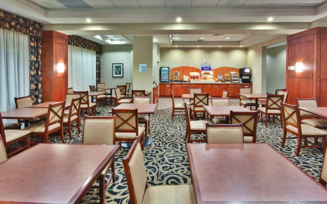 Newmarket Hotel & Suites