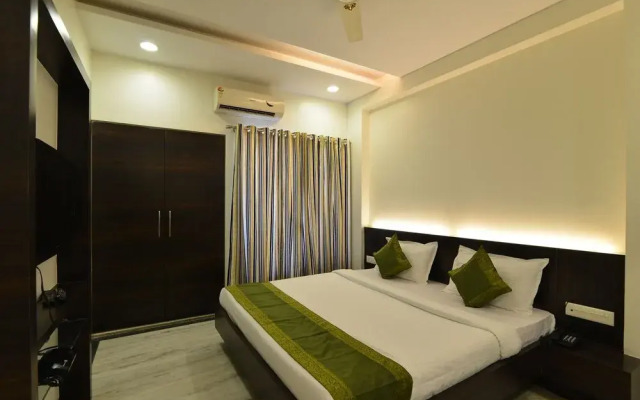 OYO 4448 Hotel Suresh Plaza