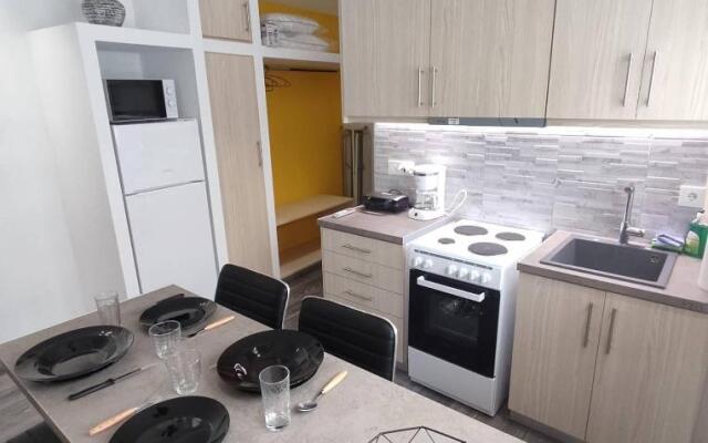 PETMEZA APARTMENT 1 by DIMITROPOULOS