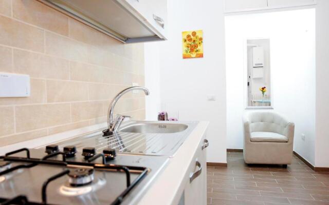 Castel Sant Angelo's Harmonious Apartment