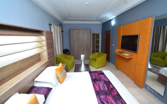 Signatious Hotel and Suites Delta