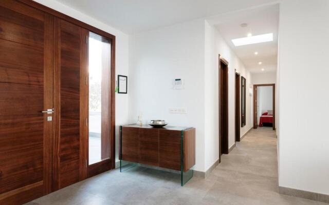 Villa Tendereteros - 4 Bedrooms large pool and hot tub
