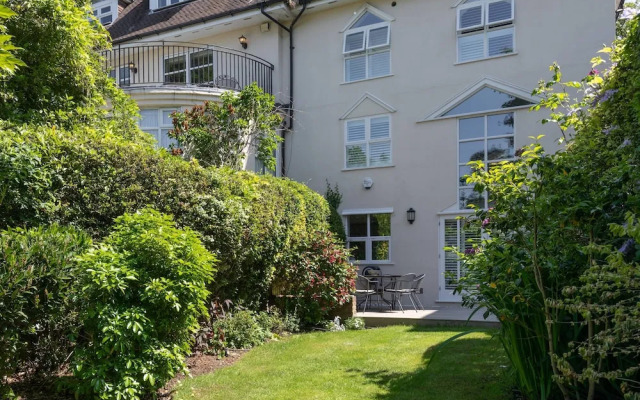 West Heath Road by Onefinestay
