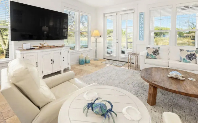 1332 Laurel Grove 3 Bedroom Home by RedAwning