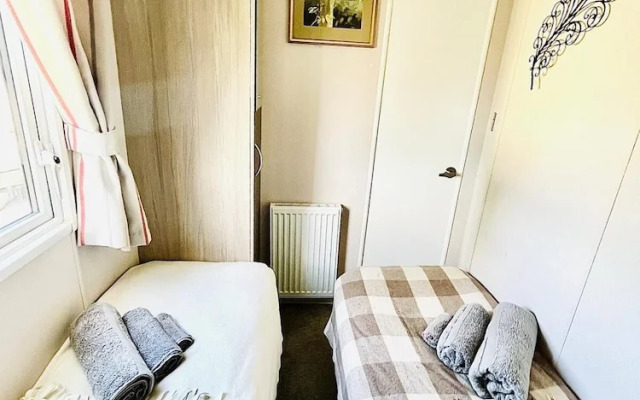 Cozy Newquay Lodge With Private Hot Tub,