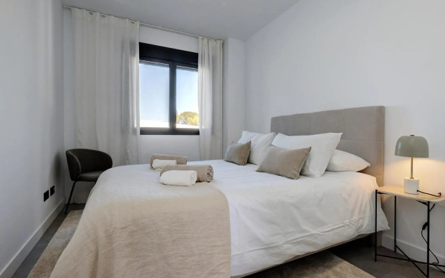 Brand New, Elegant Three Bed Apartment