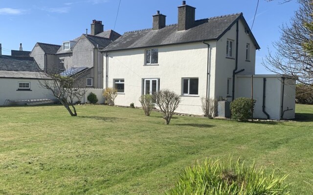 Lovely Nefyn Detached House With sea Views