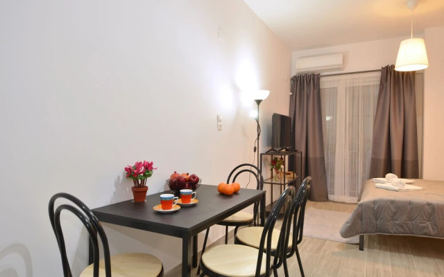 Metaxourgeio B A Minimal Apartment
