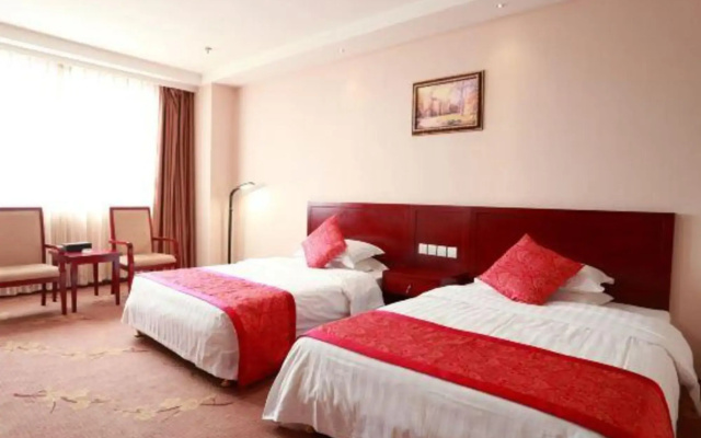 Crown Gloria Hotel