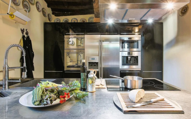 Luxury Sustainability and Eco Pool in Tower Apt