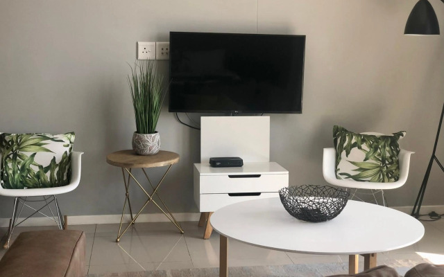 Urban Awe Apartment: iTowers 21st Floor