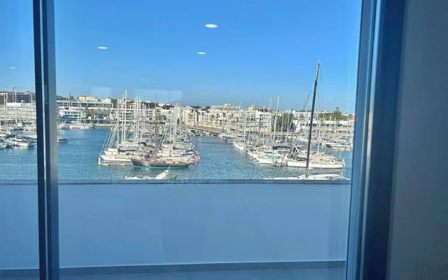 Spectacular Lagos Marina View apt on Promenade