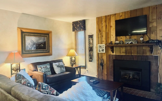 Four O'clock Lodge B14