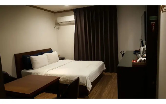 Hera Motel