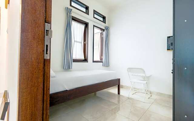 OYO Life 3451 Kost Shavero