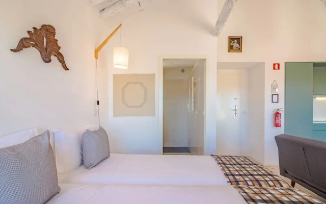Cozy Porto Studio: Perfect Location & Comfort