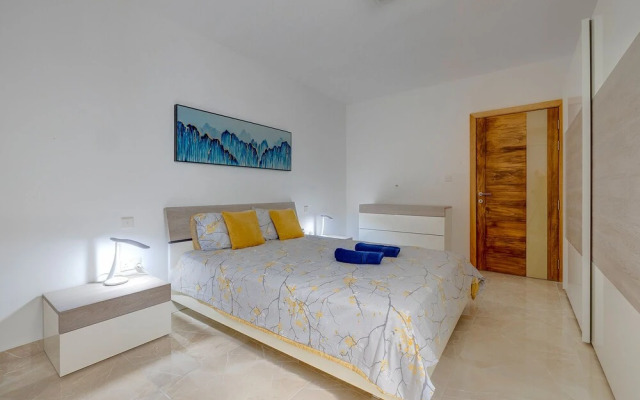 Modern 2BR Apartment in Central St Julian's
