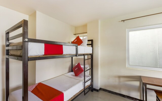 OYO 842 City Smiles Apartelle (Vaccinated Staff)