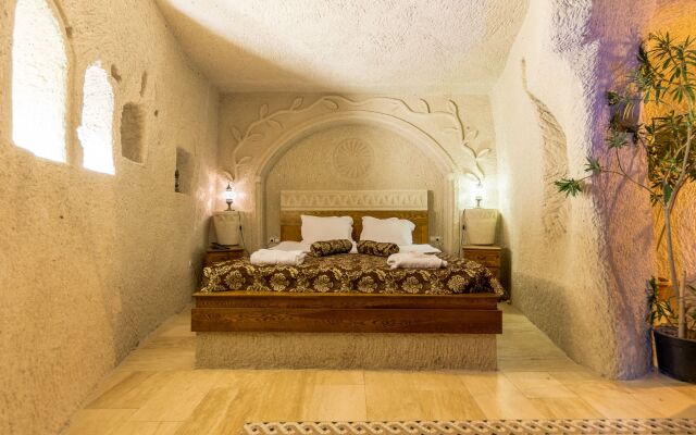 Elite Cave Suites