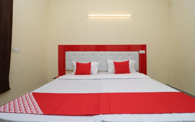 Oyo 28325 Dhillon Residency