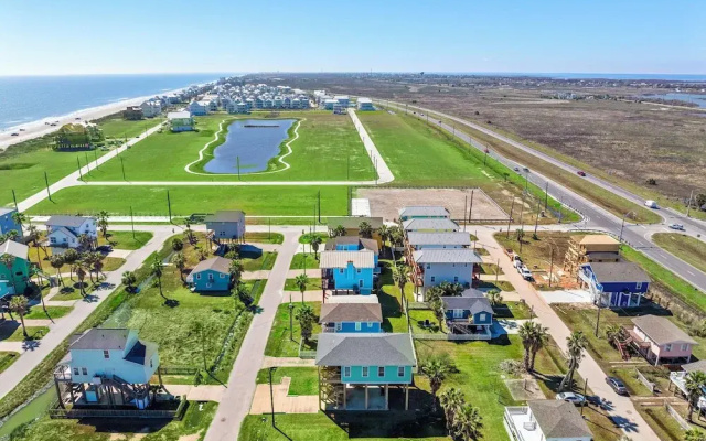 Sunny Beach House by Ryson Vacation Rentals