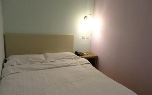 Lovetown Travel Hotel Baiwanzhuang Shop Parking Lot