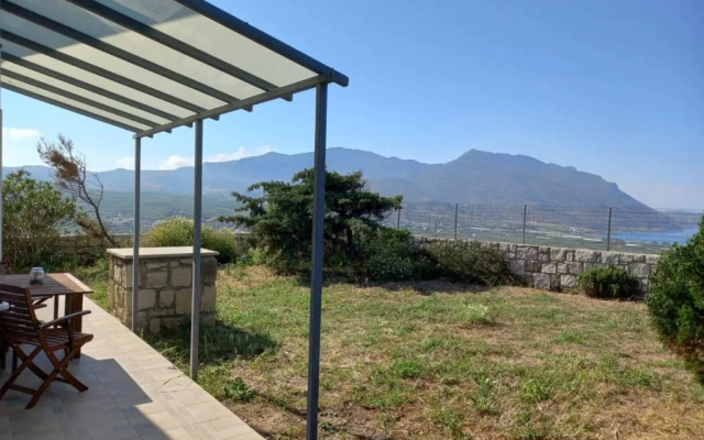 Cozy secluded studio with panoramic view