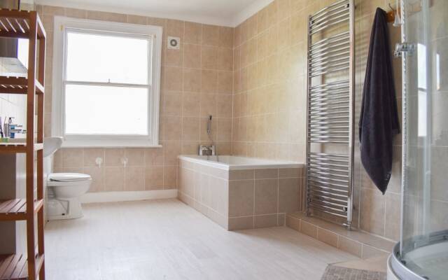 Spacious 3 Bedroom Hove Apartment