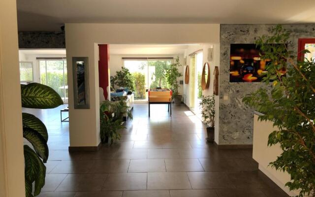 Belle villa 200m² Grimaud (flipers, babyfoot et piscine)